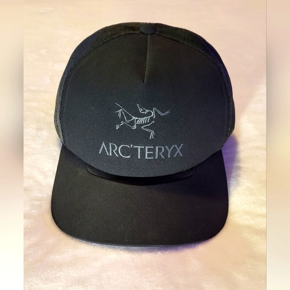 Arc'teryx Trucker Curved Snapback Hat - Picture 1 of 3
